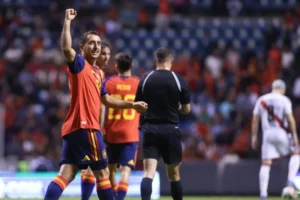 España vence 4-0 a Arabia Saudita y toma el liderato del Grupo H