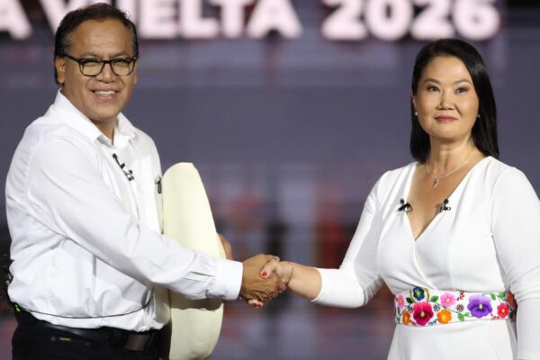 Keiko Fujimori y Roberto Sánchez empatados técnicamente tras cerrar votación en Perú