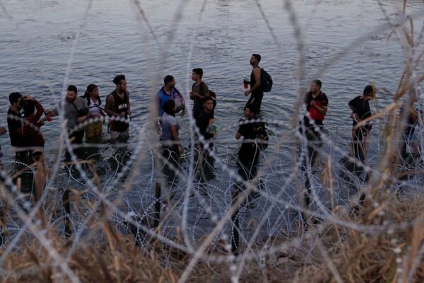 Mexicano se declara culpable en EE.UU. por traficar a miles de migrantes