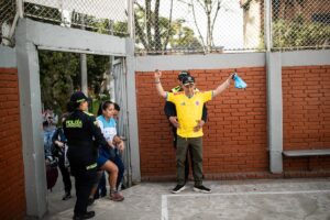 De la Espriella lidera conteo preliminar en Colombia entre denuncias de irregularidades