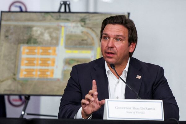 Ron DeSantis anuncia el cierre del centro de detención Alligator Alcatraz en Florida