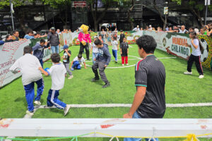 Transforman Glorieta de Insurgentes en cancha de fútbol por el Mundial 2026