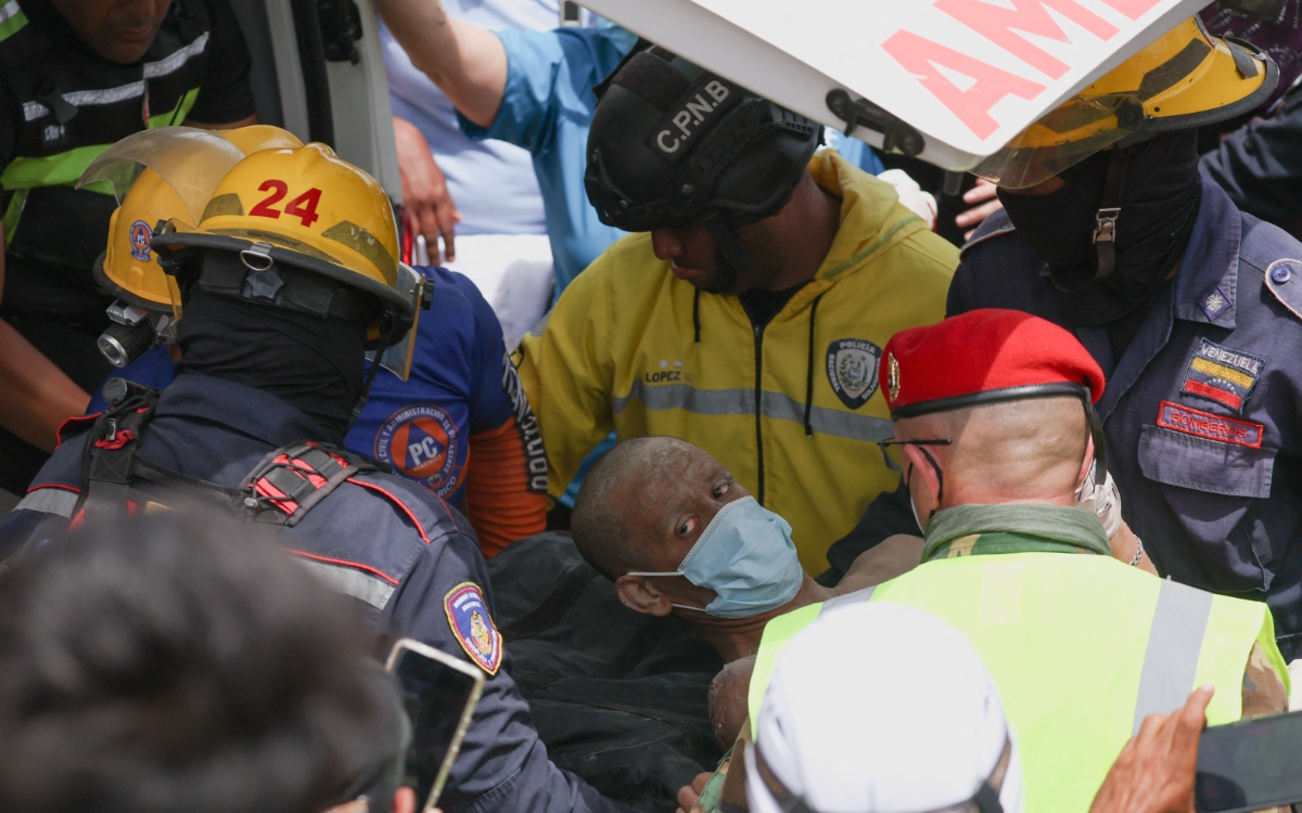 Rescatan con vida a 33 personas tras terremotos en Venezuela; reportan 1,450 fallecidos
