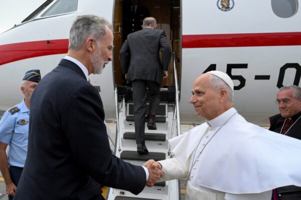 León XIV regresa a Roma en avión del Rey de España tras avería técnica en Tenerife