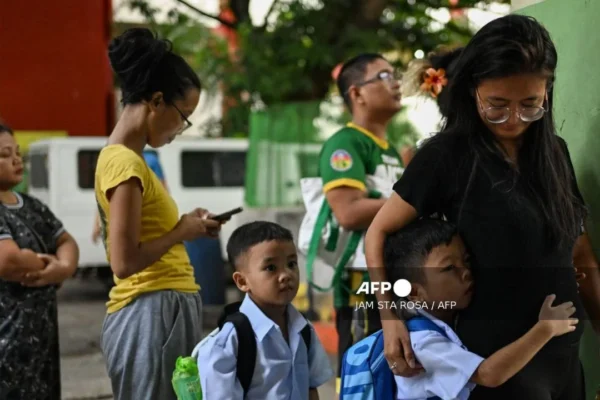 Terremoto de magnitud 7.8 sacude Filipinas; colapsan edificios y emiten alertas de tsunami