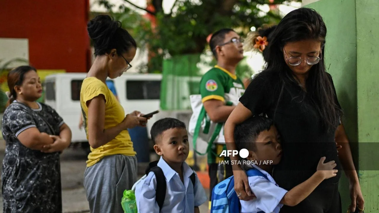 Terremoto de magnitud 7.8 sacude Filipinas; colapsan edificios y emiten alertas de tsunami