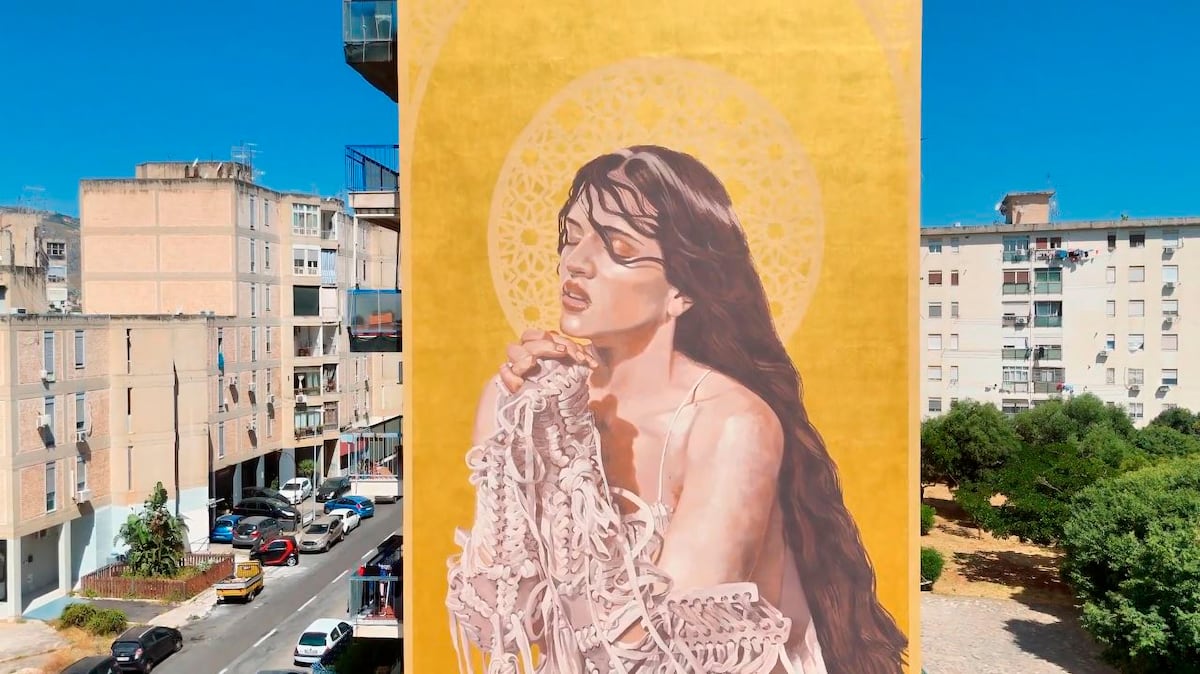 Artista italiano fusiona a Rosalía y Santa Rosalía en mural en Palermo