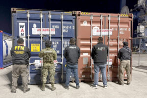 Reportan acribillamiento en Mexicali y señalan montaje de la FGR en aseguramiento de autos de lujo en Ensenada