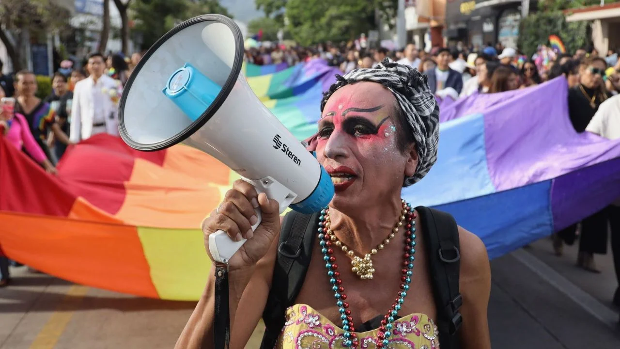 CDMX registra múltiples movilizaciones por la XLVIII Marcha del Orgullo LGBTQ+