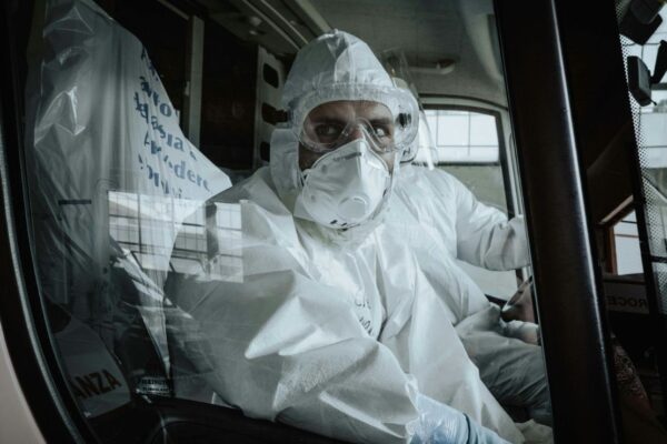 Italia activa protocolos por posible caso de ébola en Cerdeña tras viaje a Congo