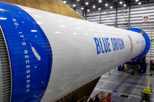 Blue Origin mantiene lanzamiento de New Glenn este año pese a explosión en prueba