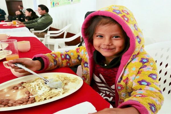 Localizan a niña sola dentro de un automóvil en la colonia San Ramón de Puebla
