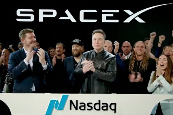 SpaceX debuta en bolsa con una valoración de 2,2 billones de dólares