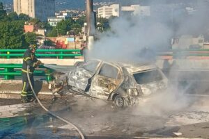 Conductor muere calcinado tras choque e incendio en el Segundo Piso del Periférico