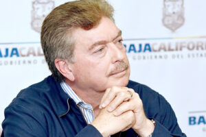 Columna critica crisis financiera del Issstecali y gestión de Kiko Vega