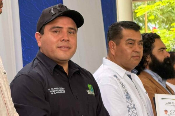Alcalde de El Naranjo invita a papás a festejar con ‘chicas buena onda’ y sin niños