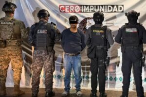 FGR extradita a narcotraficante y recibe a presunto autor de feminicidio; detienen a líder de MS-13 y exmilitar vinculado a Ayotzinapa