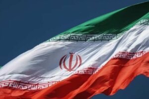 Irán ataca posiciones de EE.UU. en el estrecho de Ormuz tras bombardeo estadounidense