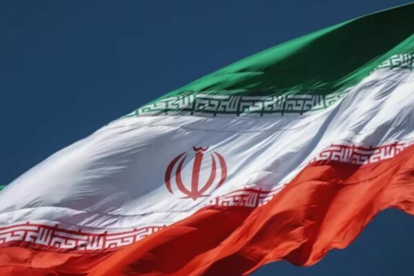 Irán ataca posiciones de EE.UU. en el estrecho de Ormuz tras bombardeo estadounidense