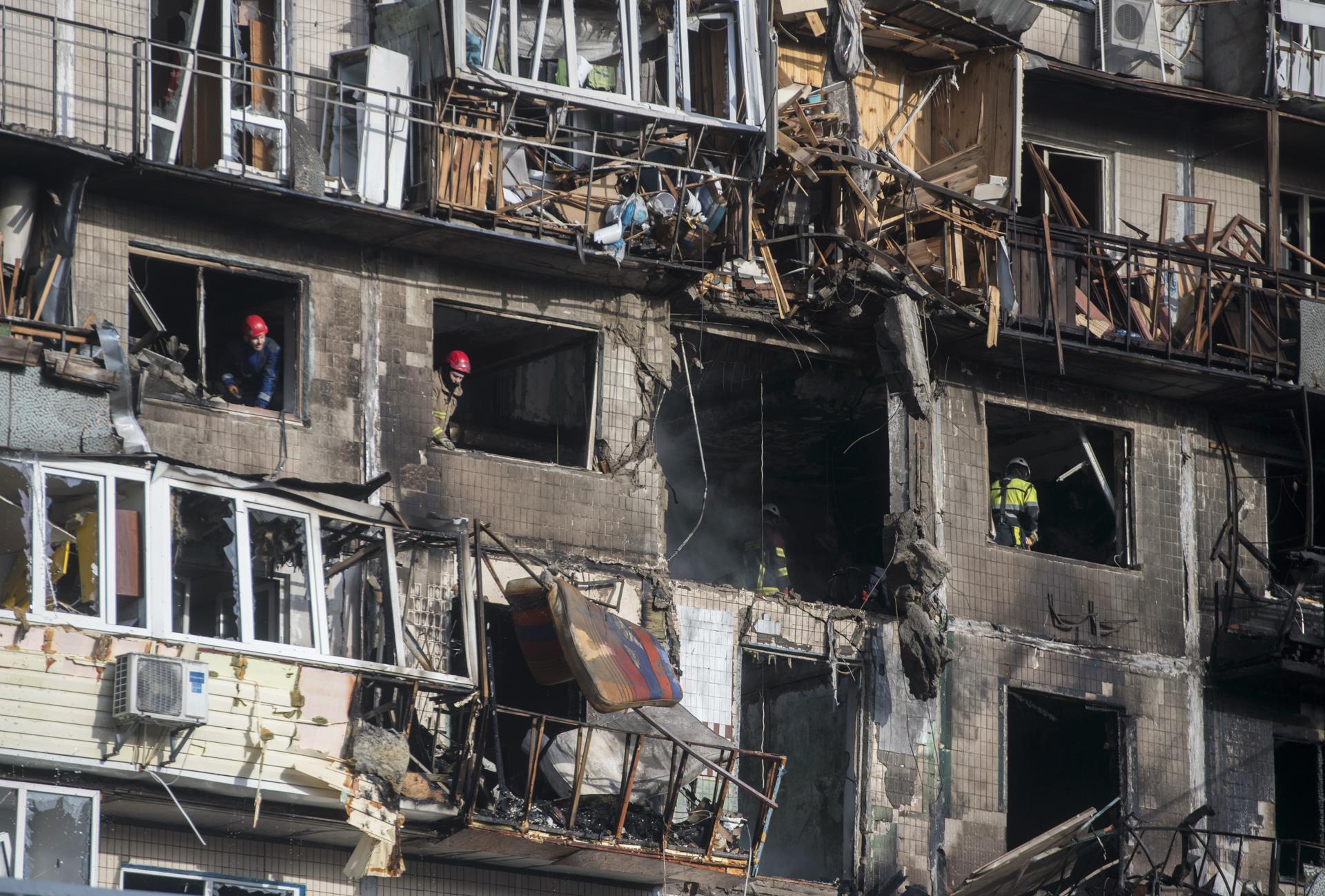 Ataque ruso con misiles y drones en Kiev deja al menos cuatro muertos y decenas de heridos