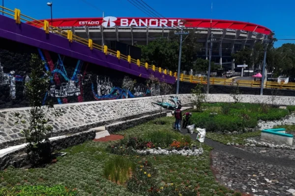 PAN amaga con denunciar penalmente a autoridades de CDMX por repinta de puentes peatonales