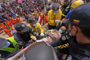 Dejan 1,450 muertos y 1.8 millones requieren ayuda tras terremoto en Venezuela
