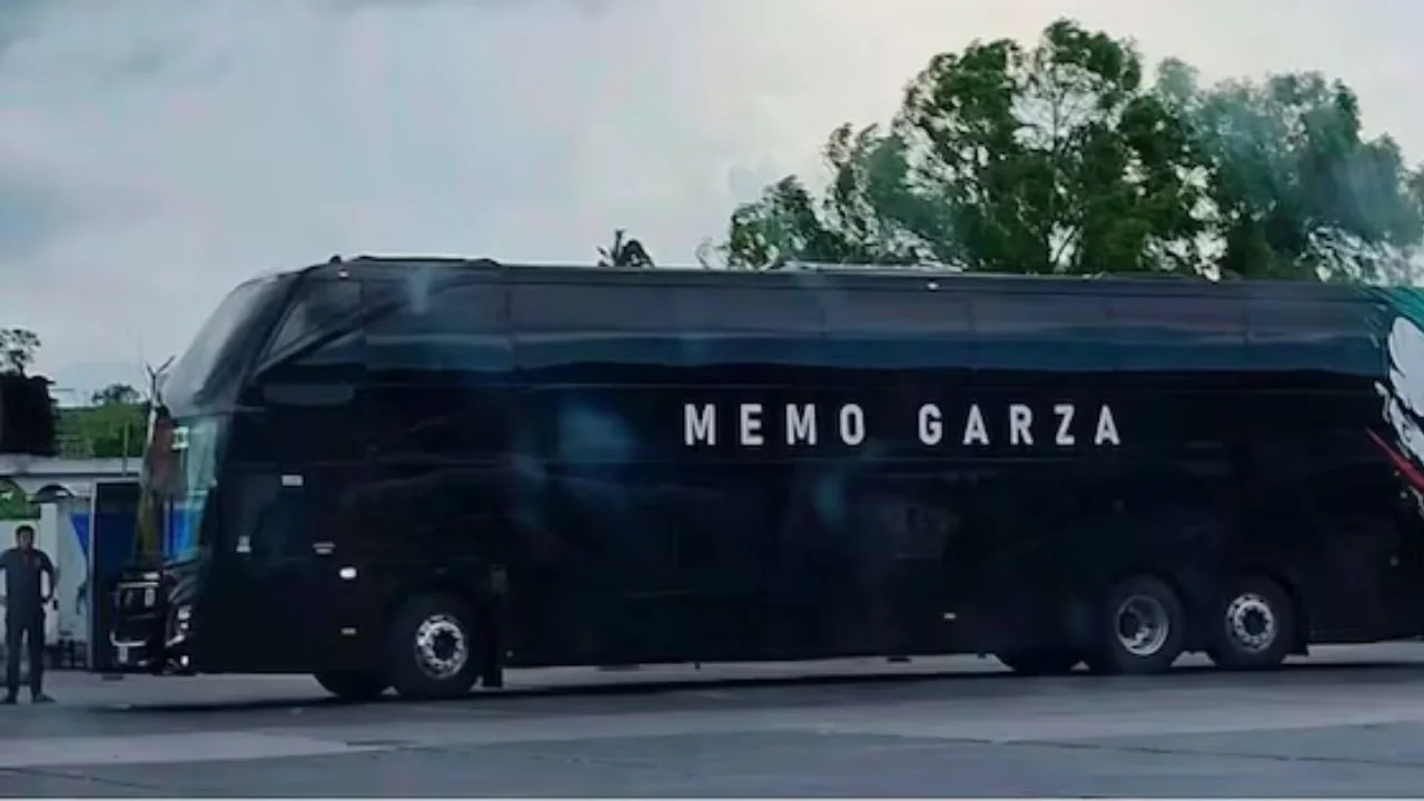 Atacan a balazos autobús del equipo de Memo Garza en Puebla; reportan un herido