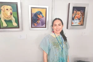 Cristina Martínez inmortaliza el vínculo con las mascotas a través de retratos pintados a mano