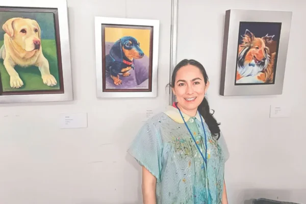 Cristina Martínez inmortaliza el vínculo con las mascotas a través de retratos pintados a mano