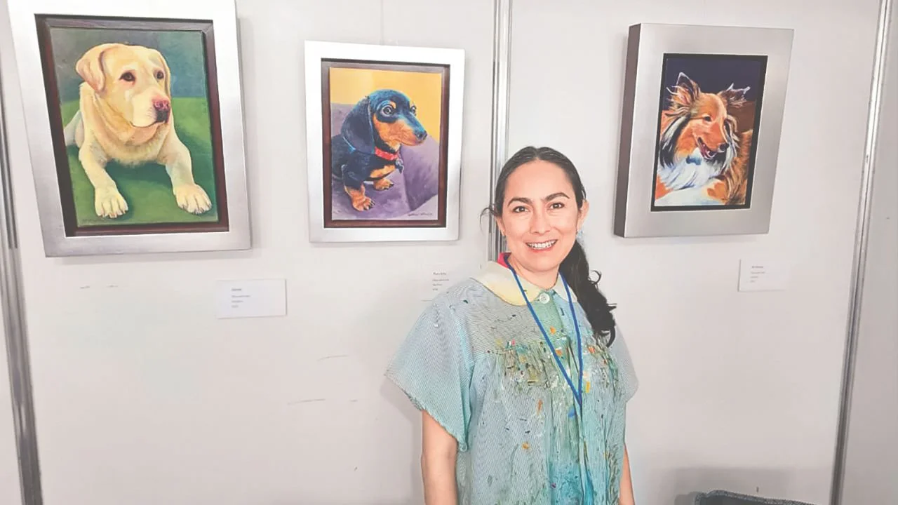 Cristina Martínez inmortaliza el vínculo con las mascotas a través de retratos pintados a mano