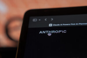 Demandan a Anthropic por presunta publicidad engañosa en planes premium de Claude AI