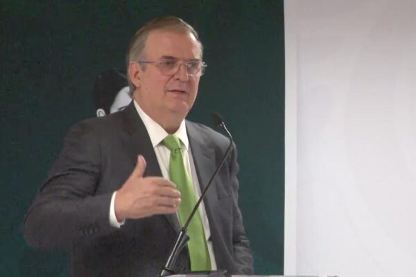 Anuncia Ebrard contratación de 500 profesionales para renovar el IMPI bajo dirección de Vidal Llerenas