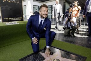 David Beckham recibe estrella en el Paseo de la Fama de Hollywood acompañado por Tom Cruise y Victoria Beckham