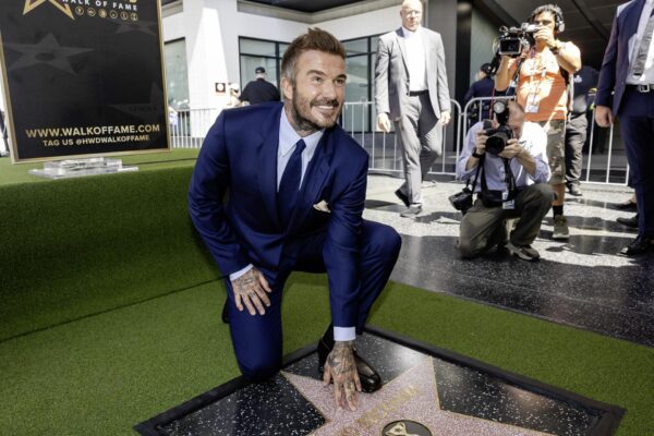 David Beckham recibe estrella en el Paseo de la Fama de Hollywood acompañado por Tom Cruise y Victoria Beckham