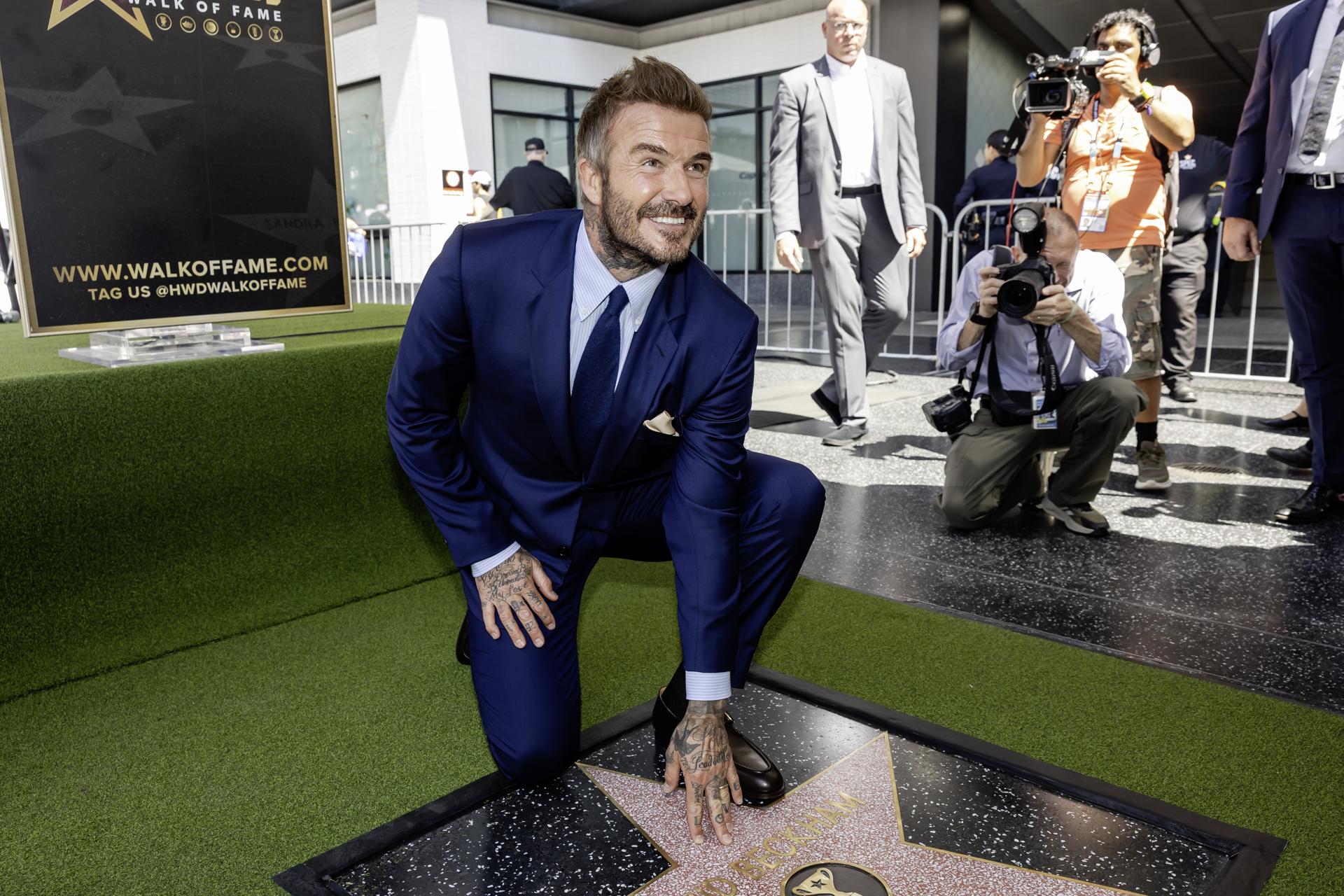David Beckham recibe estrella en el Paseo de la Fama de Hollywood acompañado por Tom Cruise y Victoria Beckham