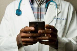 Brigadas de salud de la UNAM detectan diabetes en Temascalapa