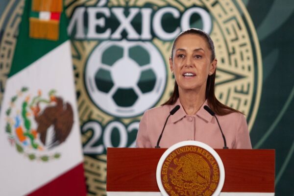 CNTE y residentes de Maclovio Rojas bloquean garita de Otay; Sheinbaum cambia estrategia hacia el magisterio