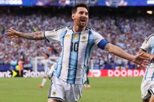 Messi iguala récord goleador histórico en Mundiales con triplete ante Argelia
