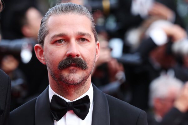 Shia LaBeouf sentenciado a libertad condicional y rehabilitación tras declararse culpable de agresión