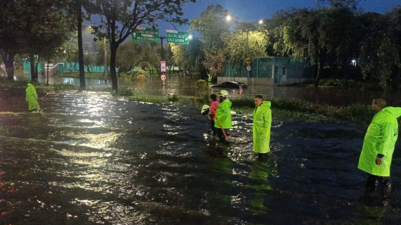 Lluvias inundan hospital del IMSS en Tlalpan y activan Alerta Roja en el sur de la CDMX