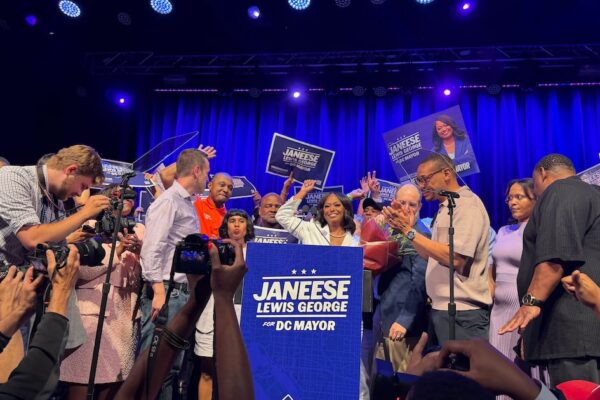 Janeese Lewis George lidera primarias demócratas para alcaldía de Washington D.C.