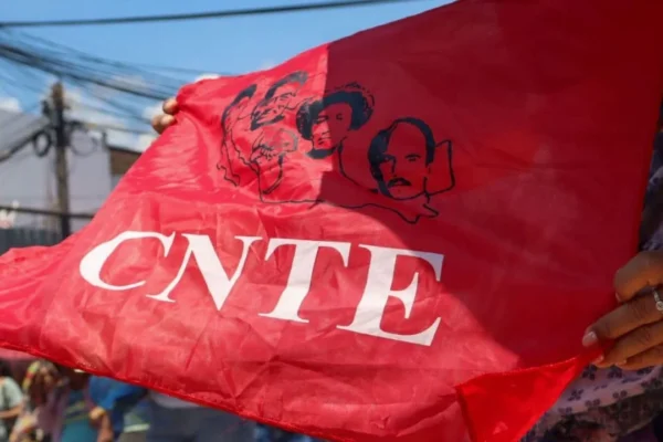CNTE libera casetas tras paro y se reúne con Gobernación; reparan esculturas vandalizadas