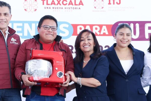 Entrega gobernadora de Tlaxcala apoyos del programa ‘Herramientas para tu Futuro 2026’ a 360 jóvenes