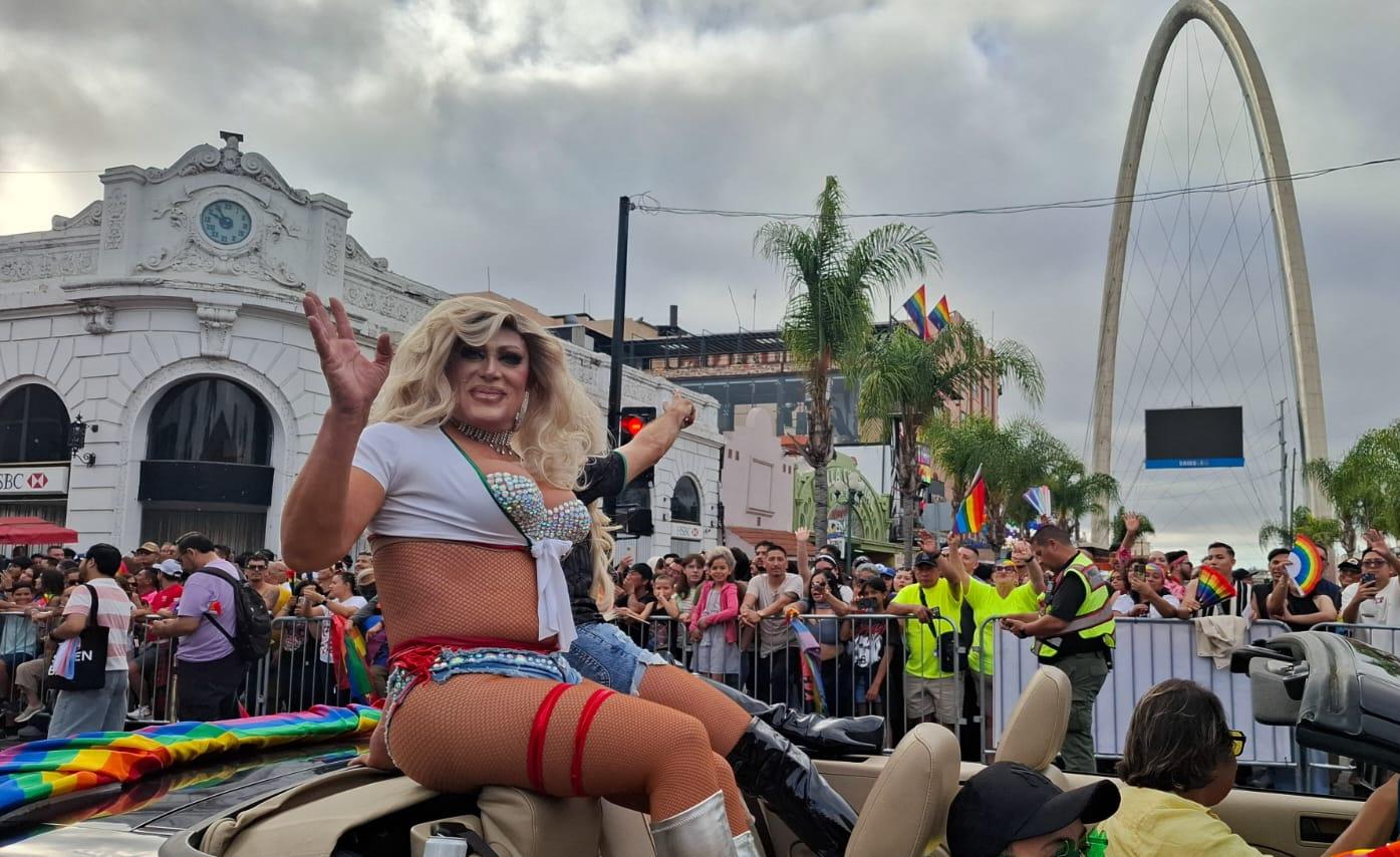 Marcha del Orgullo en Tijuana reúne a 4 mil personas entre celebración y exigencia de derechos