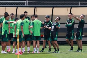 Selección mexicana entrena en el CAR bajo dirección de Aguirre y Márquez