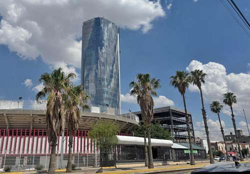 Torre Centinela en Juárez acumula dos años de retraso y destina piso 18 a agencias de EU