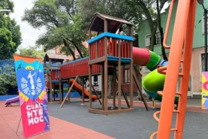 Entrega Alessandra Rojo rehabilitación de zona infantil y cancha en Plaza Giordano Bruno