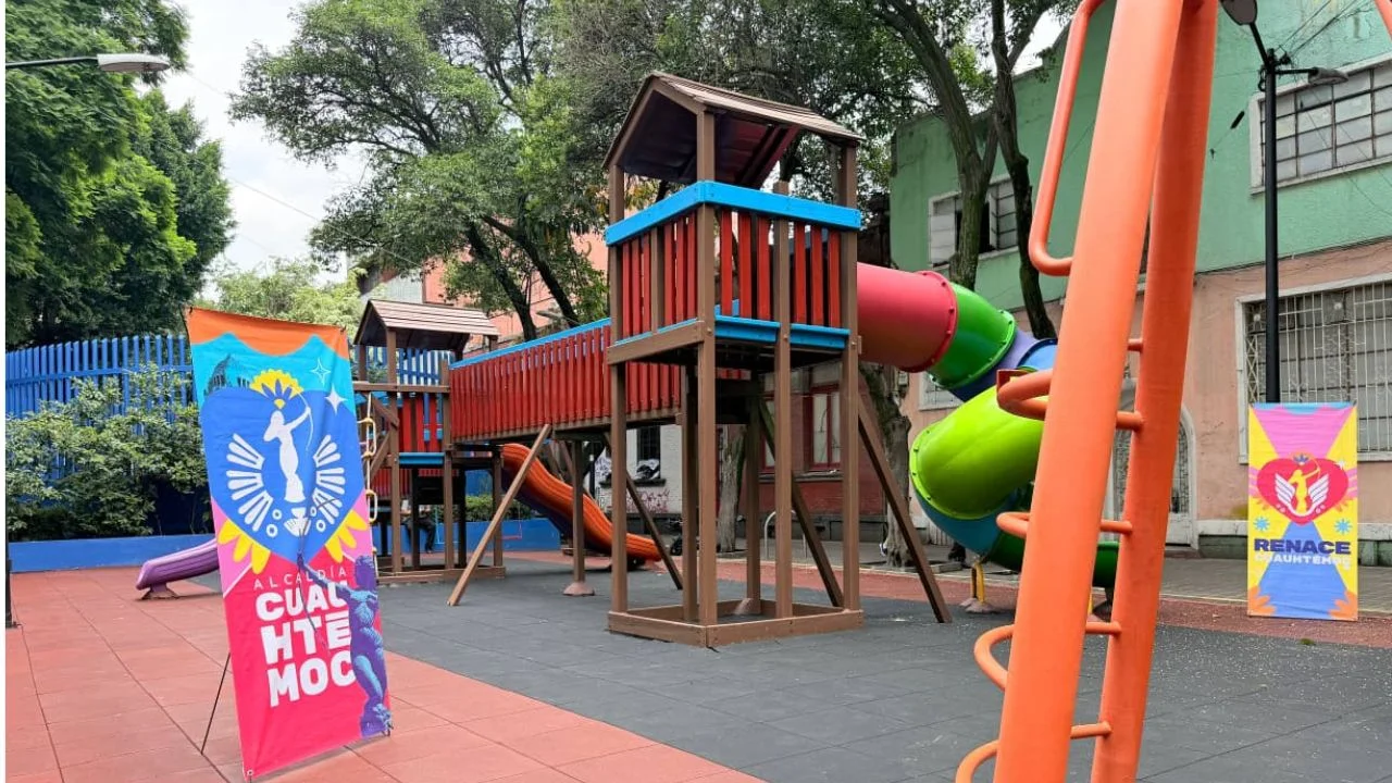 Entrega Alessandra Rojo rehabilitación de zona infantil y cancha en Plaza Giordano Bruno