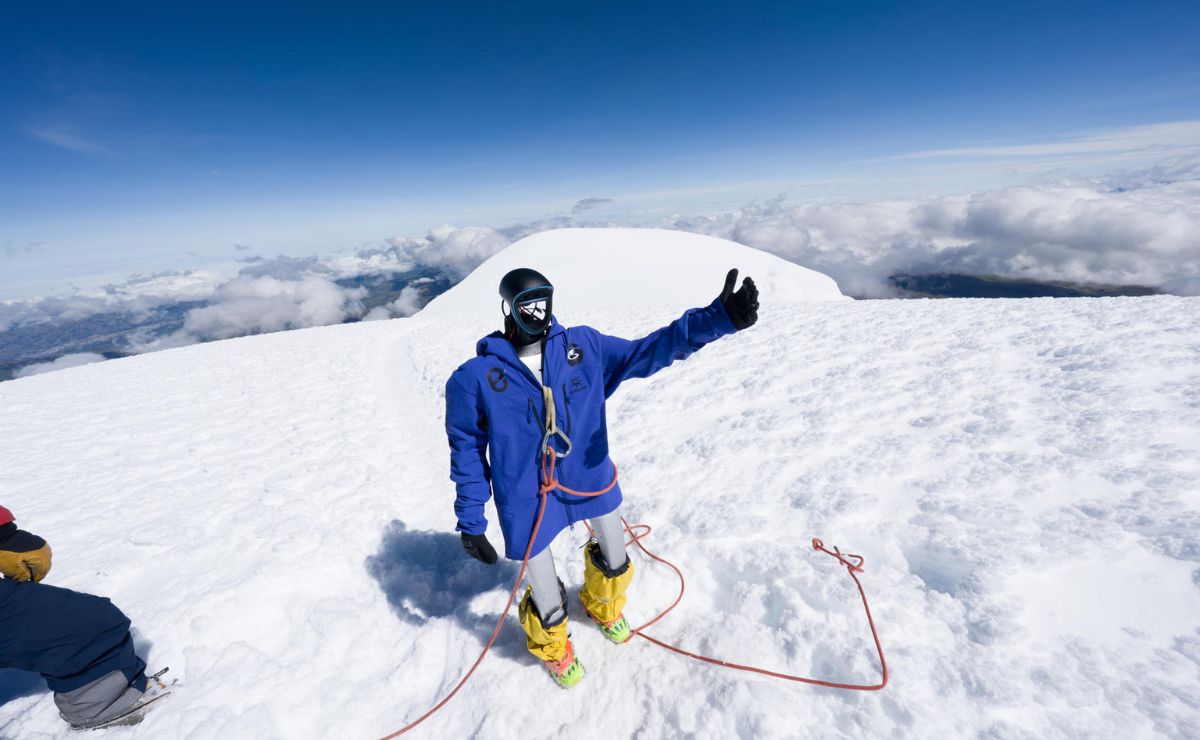 Evalúan en Nepal permiso para que robot humanoide chino ascienda al Everest