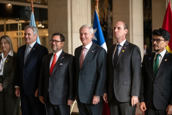 Cinco países sudamericanos firman acuerdo contra crimen organizado en Santiago